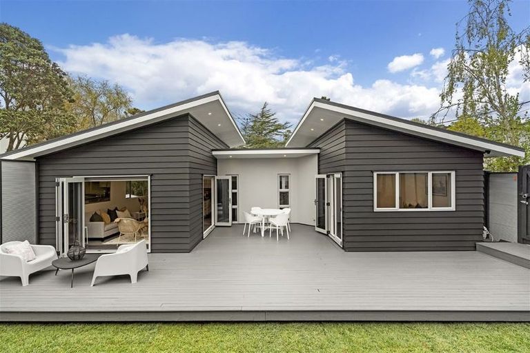 Photo of property in 32a Matipo Road, Mairangi Bay, Auckland, 0630