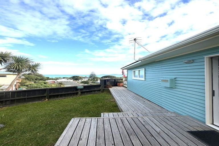 Photo of property in 12 Miriona Grove, Paekakariki, 5034