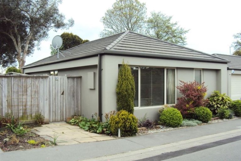 Photo of property in 6 Woodfield Lane, Redwood, Christchurch, 8051