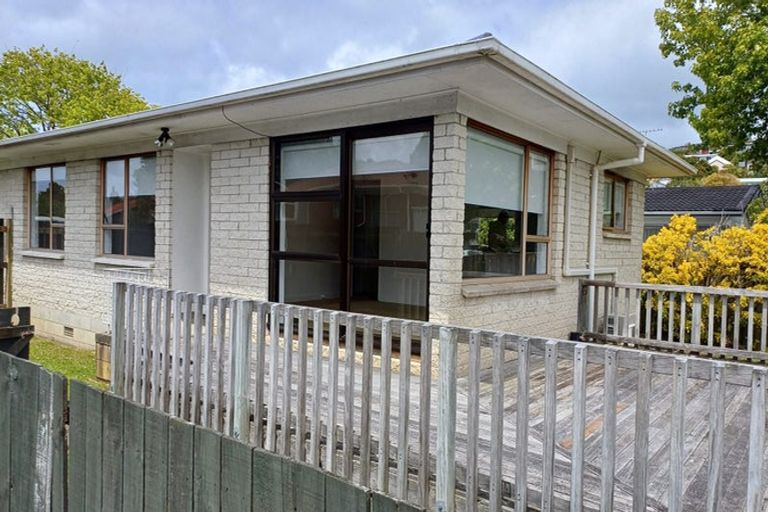 Photo of property in 1/13 Mannering Place, Hillcrest, Auckland, 0627