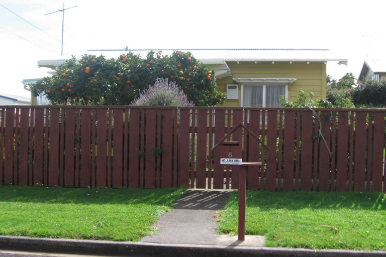 Photo of property in 8 Aputa Avenue, Te Puru, Thames, 3575