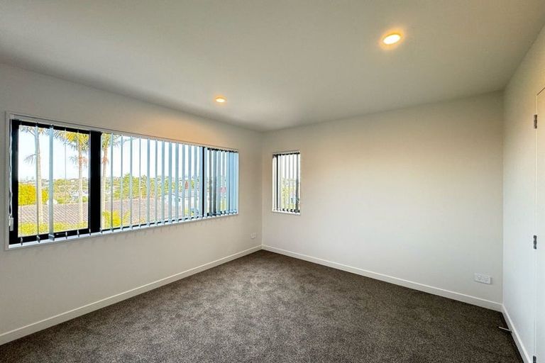 Photo of property in 40c Knightsbridge Drive, Forrest Hill, Auckland, 0620