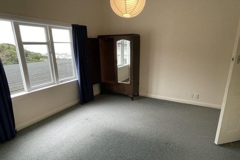 Photo of property in 22 Dorking Road, Brooklyn, Wellington, 6021