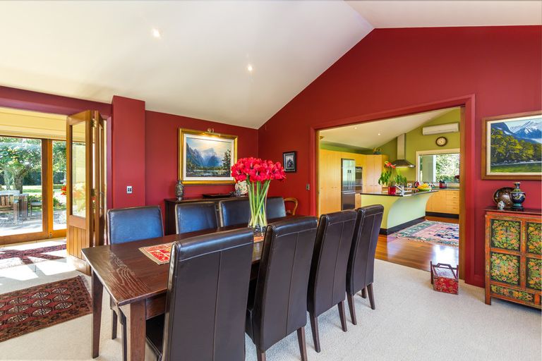 Photo of property in 280 Gillespie Place, Acacia Bay, Taupo, 3385