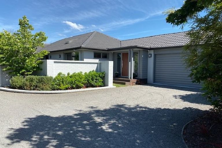 Photo of property in 2/32a Gleneagles Terrace, Ilam, Christchurch, 8053