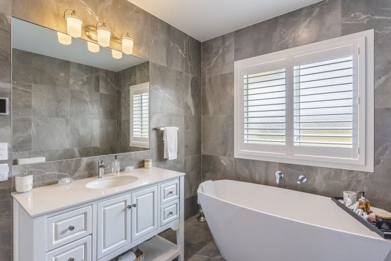 Photo of property in 7 Lamont Place, Waikanae, 5036