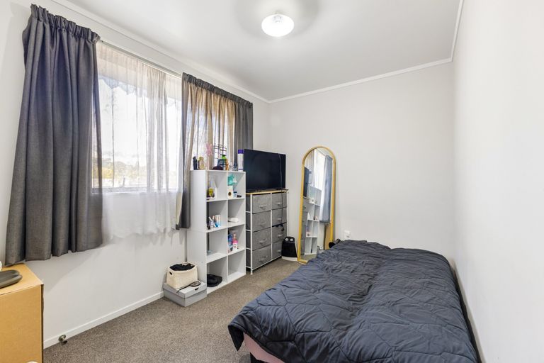 Photo of property in 2/77 Redcrest Avenue, Red Hill, Papakura, 2110