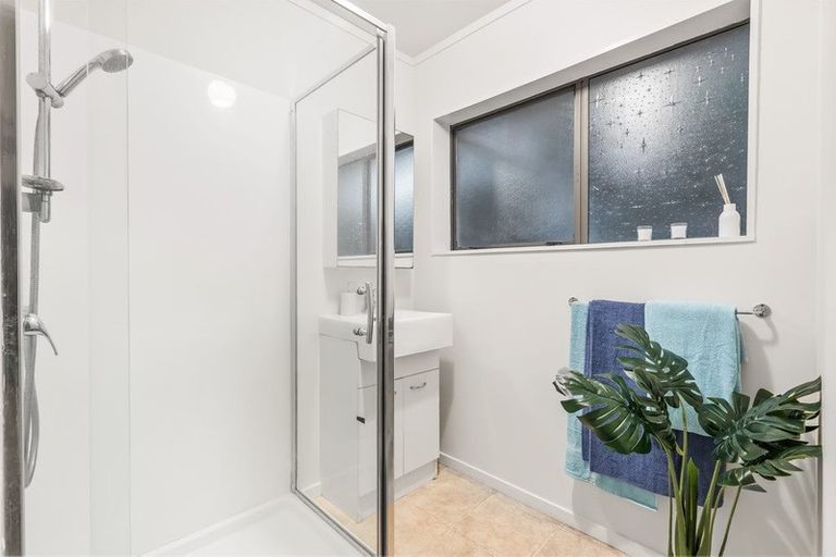 Photo of property in 2/31 Bowater Place, Manurewa, Auckland, 2102