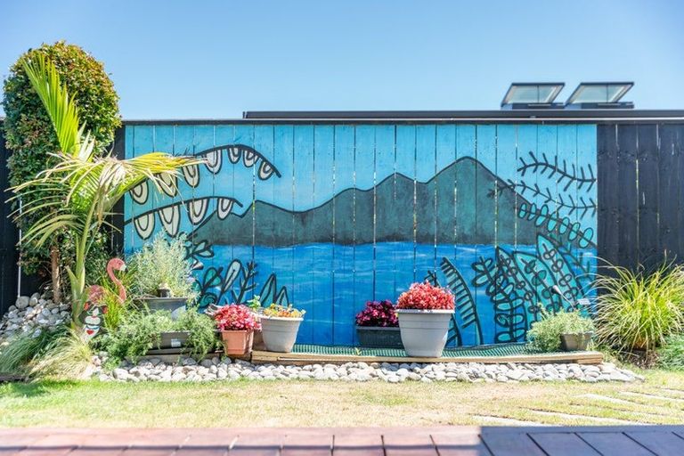 Photo of property in 6 Konini Crescent, Waikanae Beach, Waikanae, 5036