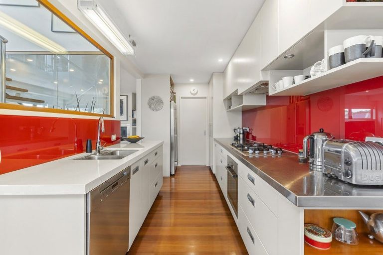 Photo of property in 1/38 Ferry Street, Seatoun, Wellington, 6022