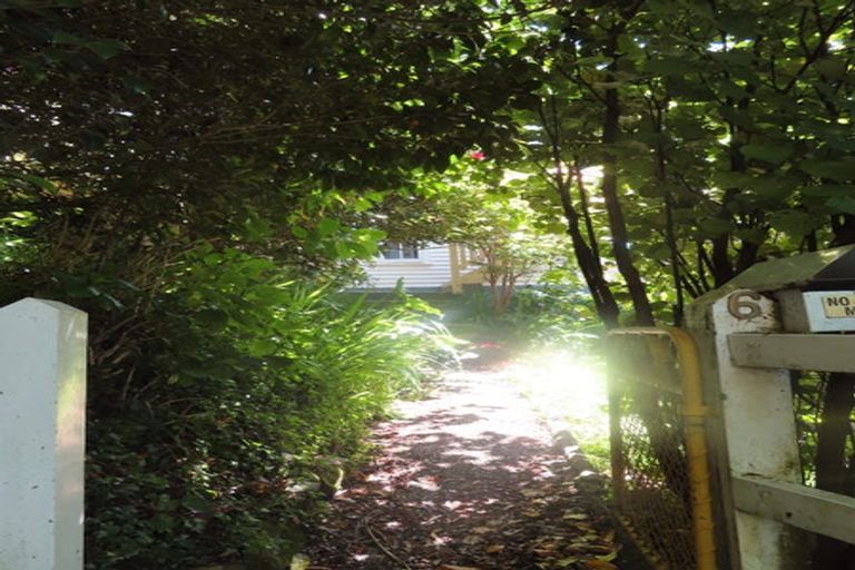 Photo of property in 6 Thorby Street, Northland, Wellington, 6012