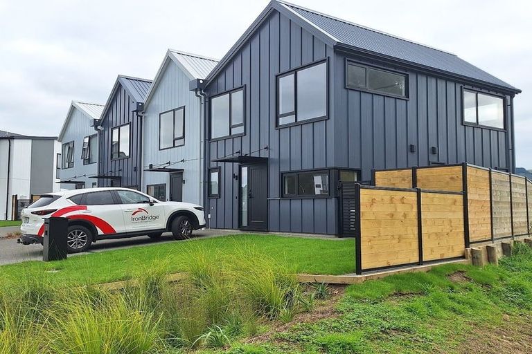 Photo of property in 15 Joseph Bolton Crescent, Wallaceville, Upper Hutt, 5018