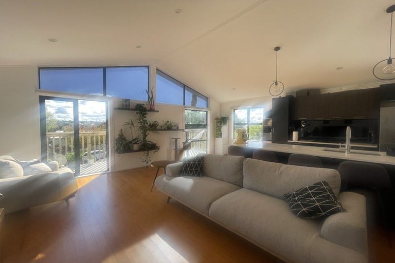 Photo of property in 17 Kelkirk Street, Kelston, Auckland, 0602