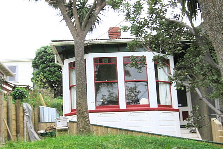 Photo of property in 58 Te Wharepouri Street, Berhampore, Wellington, 6023