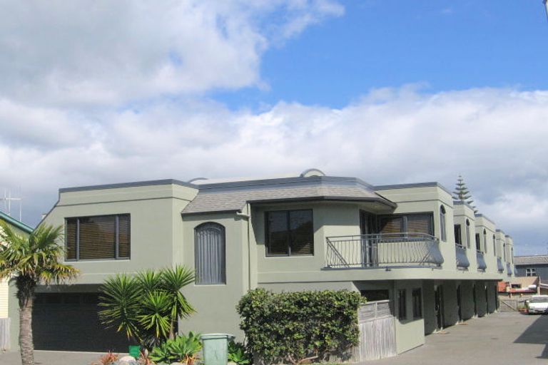 Photo of property in 2/34 May Street, Mount Maunganui, 3116