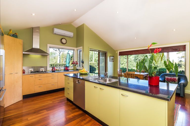 Photo of property in 280 Gillespie Place, Acacia Bay, Taupo, 3385