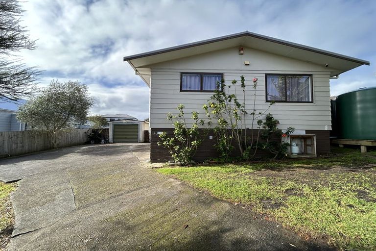 Photo of property in 13 Farwood Drive, Henderson, Auckland, 0612