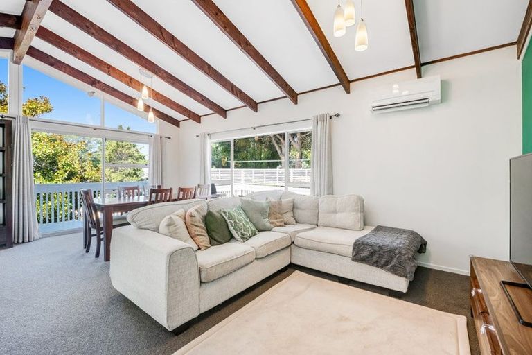 Photo of property in 8 Teviot Place, Totara Vale, Auckland, 0629