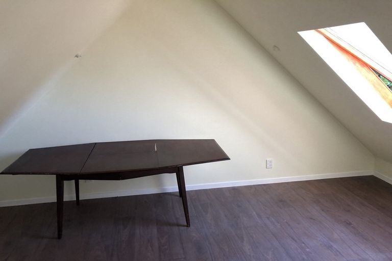 Photo of property in 2/22 Cornelian Crescent, Half Moon Bay, Auckland, 2012