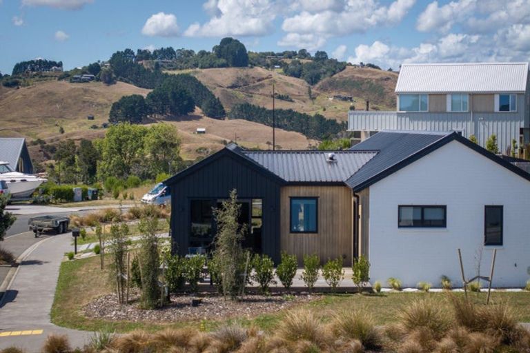 Photo of property in 2 Tunarau Street, Raglan, 3225