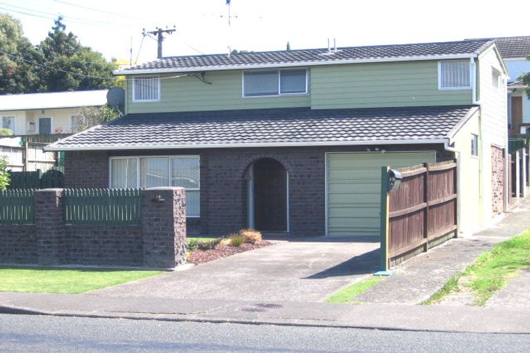 Photo of property in 2/13 Manuka Road, Bayview, Auckland, 0629