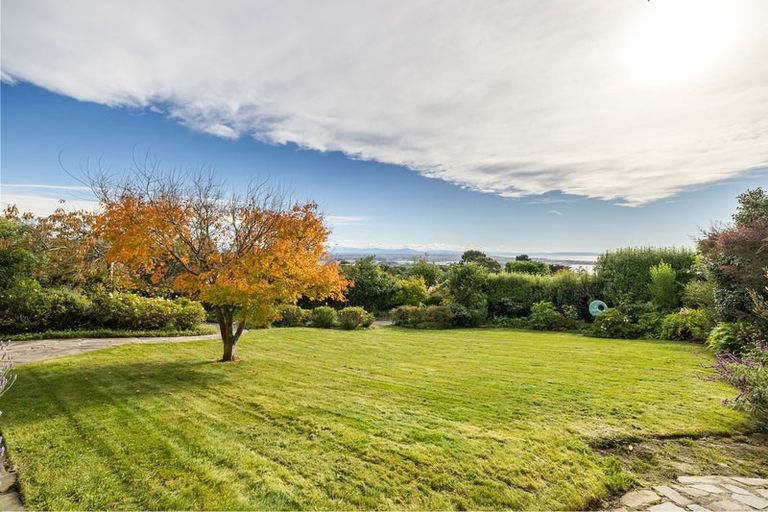 Photo of property in 8 The Rise, Mount Pleasant, Christchurch, 8081