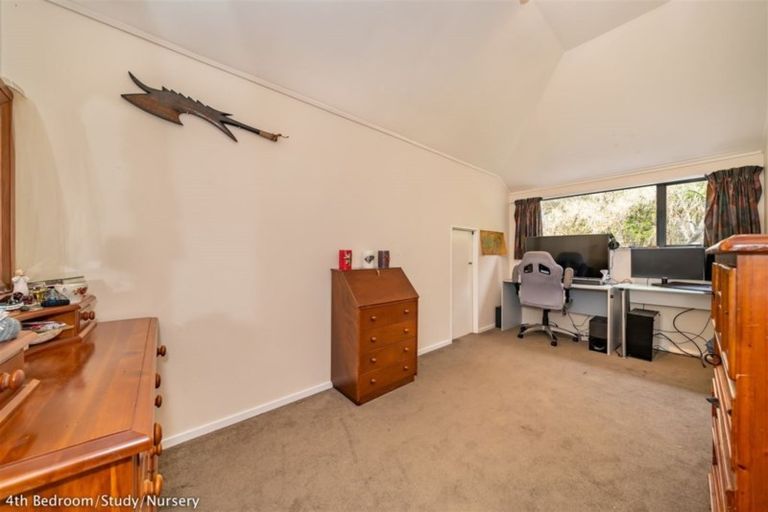 Photo of property in 21 Elmslie Road, Pinehaven, Upper Hutt, 5019