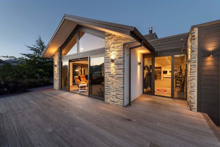 Photo of property in 1 Clearview Street, Wanaka, 9305