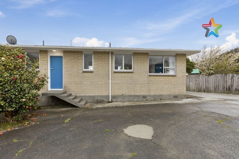 Photo of property in 15b Pencarrow Crescent, Wainuiomata, Lower Hutt, 5014