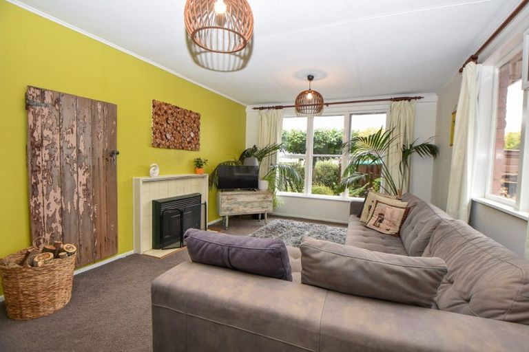 Photo of property in 1 Hughan Place, Carterton, 5713