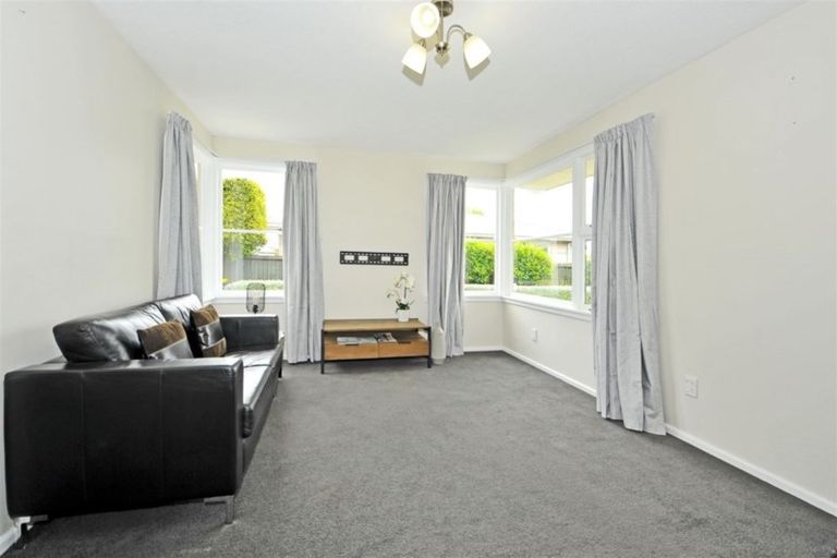Photo of property in 37 Greendale Avenue, Avonhead, Christchurch, 8042