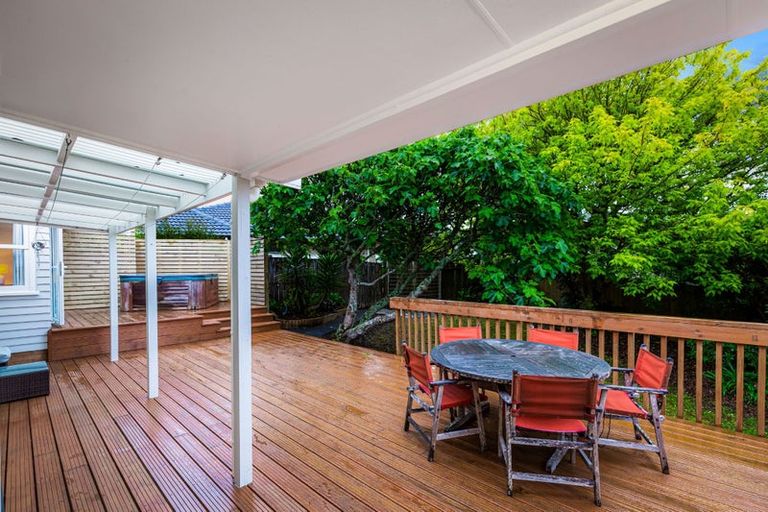 Photo of property in 114a Colwill Road, Massey, Auckland, 0614