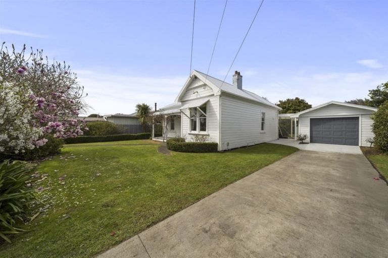 Photo of property in 22 Disraeli Street, Hawera, 4610