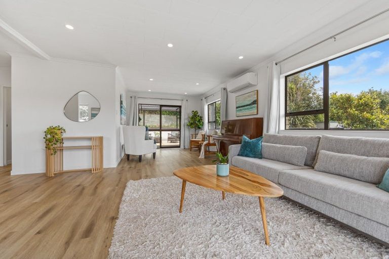 Photo of property in 37 Herekawe Drive, Spotswood, New Plymouth, 4310