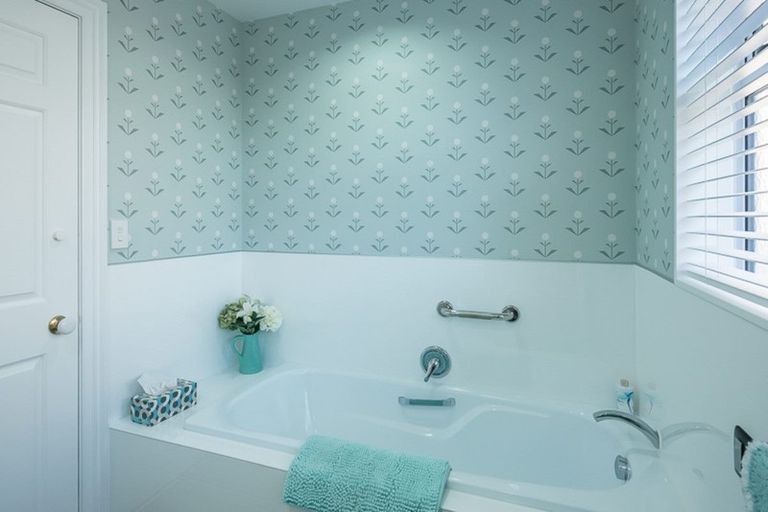 Photo of property in 1 Maple Lane, Waikanae, 5036