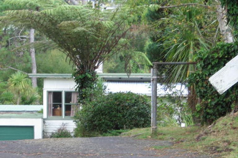 Photo of property in 30 Crystal Avenue, Glendene, Auckland, 0602