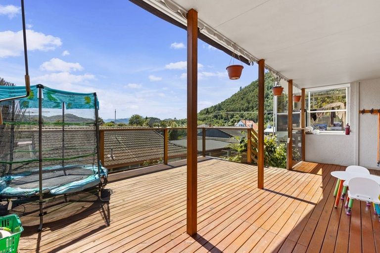 Photo of property in 73 Devon Street, Picton, 7220