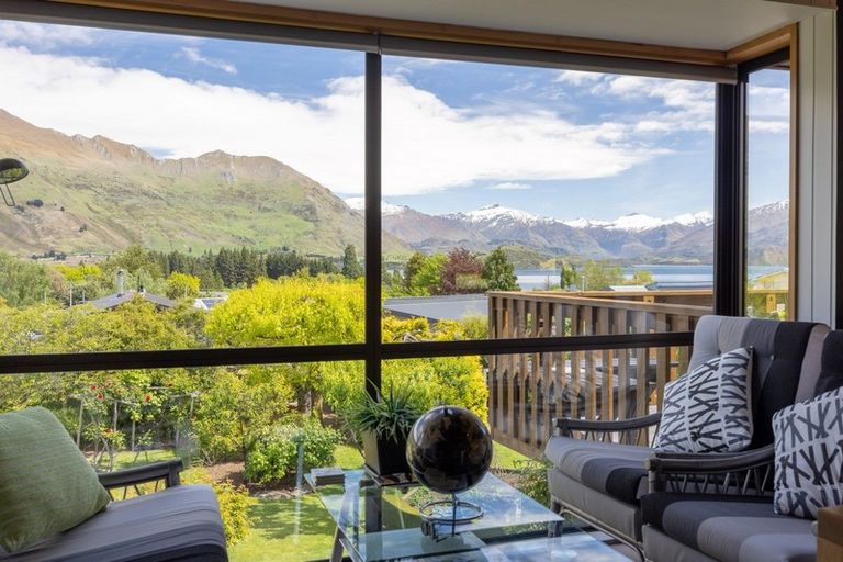 Photo of property in 42 Manuka Crescent, Wanaka, 9305
