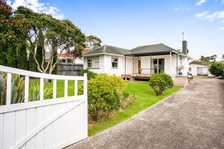 Photo of property in 12 Tamariki Avenue, Kelston, Auckland, 0602