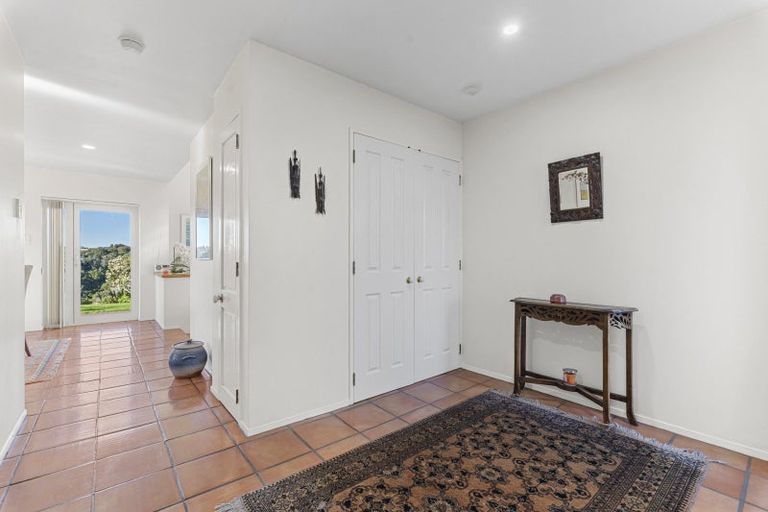 Photo of property in 3 Waiwera Place, Merrilands, New Plymouth, 4312