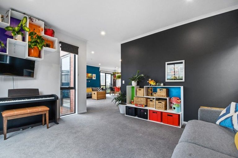 Photo of property in 18 Ringa Matau Road, Hobsonville, Auckland, 0616