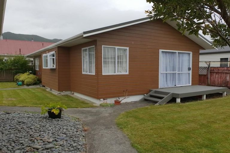 Photo of property in 2/63 Trafalgar Street, Waterloo, Lower Hutt, 5011