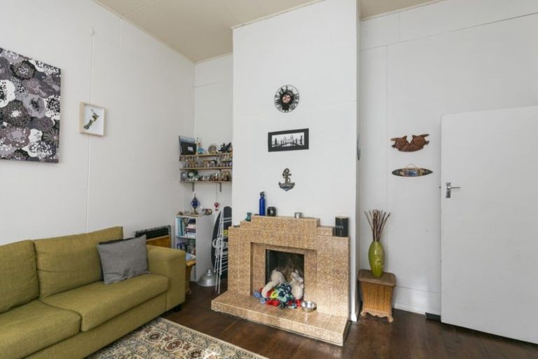 Photo of property in 10 Burnell Avenue, Thorndon, Wellington, 6011