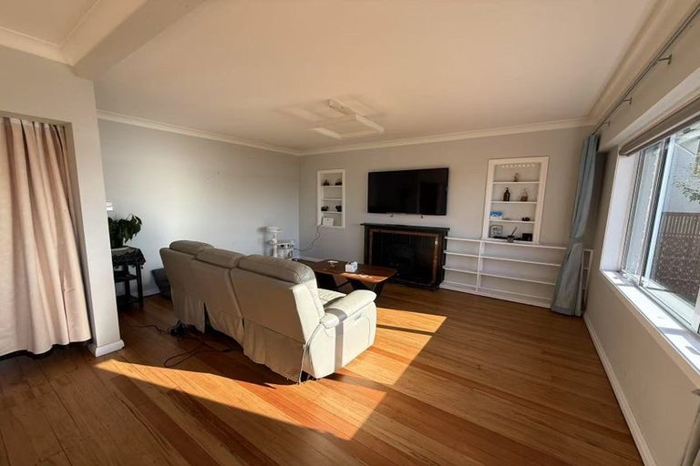 Photo of property in 71 Sylvan Avenue, Northcote, Auckland, 0627