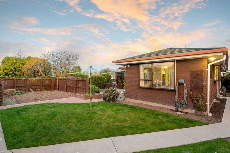 Photo of property in 9 Lowry Avenue, Redwood, Christchurch, 8051