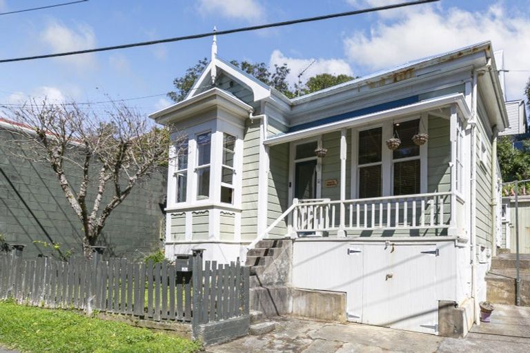 Photo of property in 9a Randwick Road, Northland, Wellington, 6012