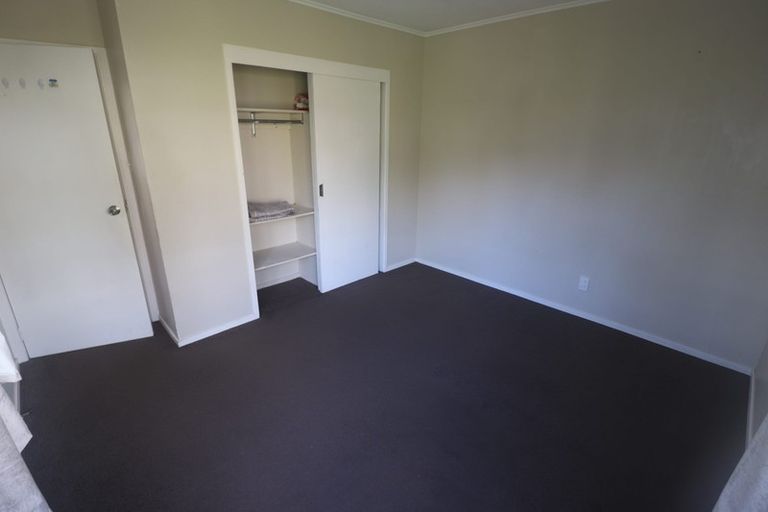 Photo of property in 4 Teviot Place, Totara Vale, Auckland, 0629