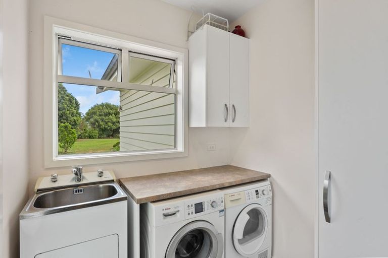 Photo of property in 32 Ketemaringi Way, Manakau, Levin, 5573