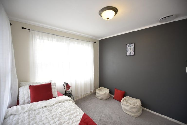 Photo of property in 38 Sunvue Road, Glen Eden, Auckland, 0602