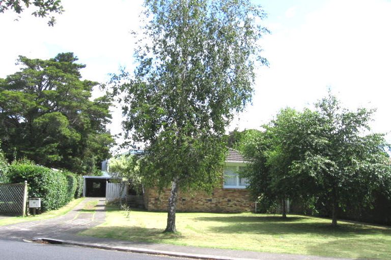 Photo of property in 2/66 Sylvia Road, Hillcrest, Auckland, 0627